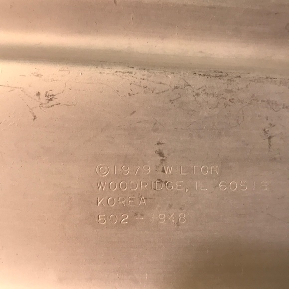 Wilton cake pan. - Picture 3 of 3